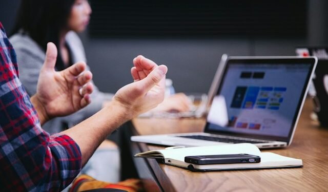 Setting Clear Goals and KPIs for Effective Email Campaigns