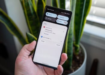 Choosing Between VPNs and Proxies for Mobile Security