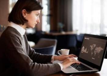 User reviews on VPNs for flight price hacking