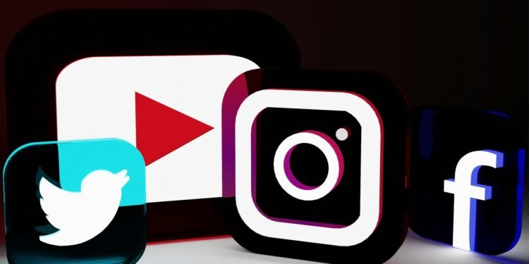 6 Effective Strategies for Leveraging Social Commerce.