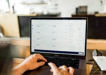 How to Integrate Email Marketing with E-commerce CRM?