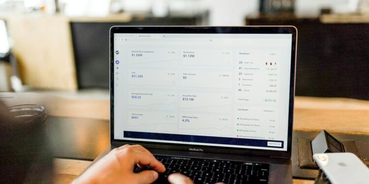 How to Integrate Email Marketing with E-commerce CRM?