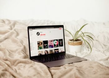 8 Popular Platforms for Social Commerce