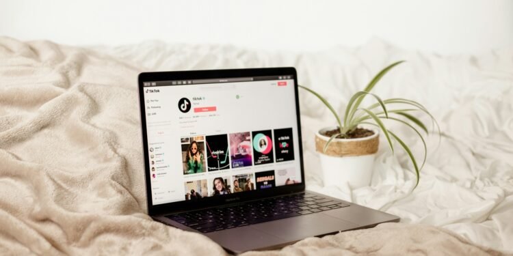 8 Popular Platforms for Social Commerce