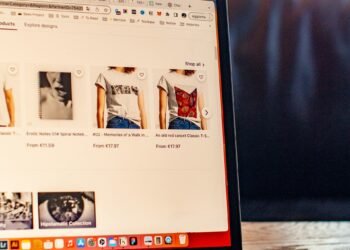 11 Strategies to Minimize Carbon Footprint in Online Retail