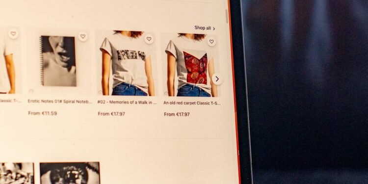 11 Strategies to Minimize Carbon Footprint in Online Retail