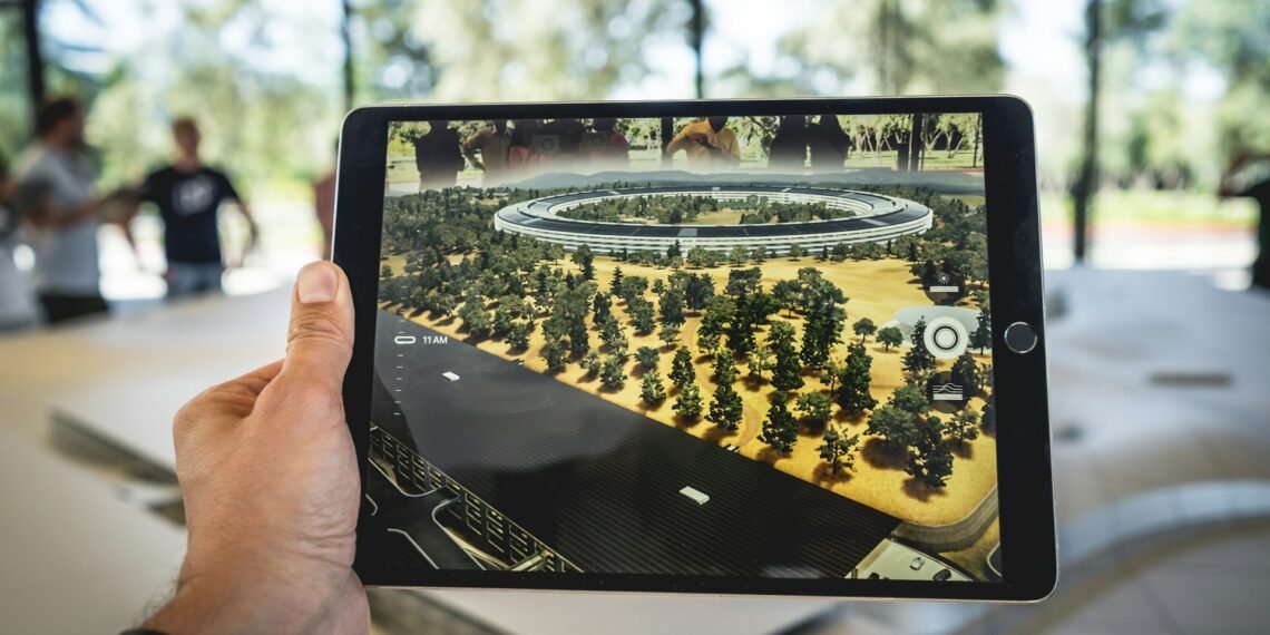 How AR Enhances Ecommerce? 4 Ways AR improves the ecommerce experience.