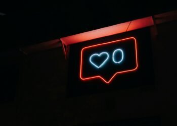 Social Commerce Trends: Current Trends in Social Commerce.