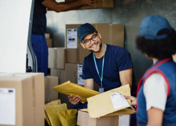 How to Manage Customer Orders Efficiently? (4 Best Practices That Save Time and Stress)